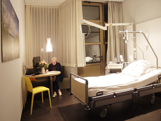 Immanuel Krankenhaus Berlin - Nachrichten - Erste Patientin im neuen Komfortzimmer
