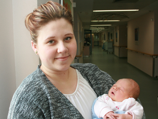 Immanuel Klinikum Bernau Herzzentrum Brandenburg - Pressemitteilung - Am Weltfrauentag geboren: 100. Bernauer Baby Melia