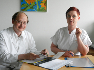Immanuel Klinikum Bernau Herzzentrum Brandenburg - Pressemitteilung - Diabetikertag - Oberarzt Schau und Diabetesberaterin Jonas